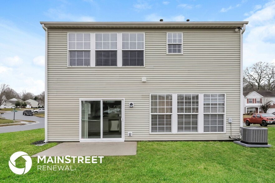Building Photo - 2417 Sawyer Dr