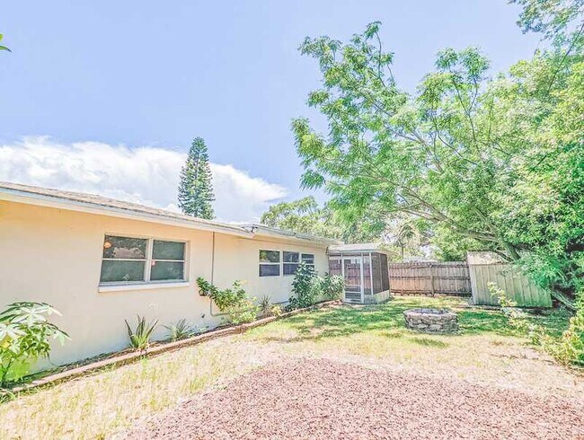 Building Photo - 2186 Greenbriar Blvd