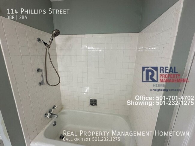 Building Photo - 114 Phillips St