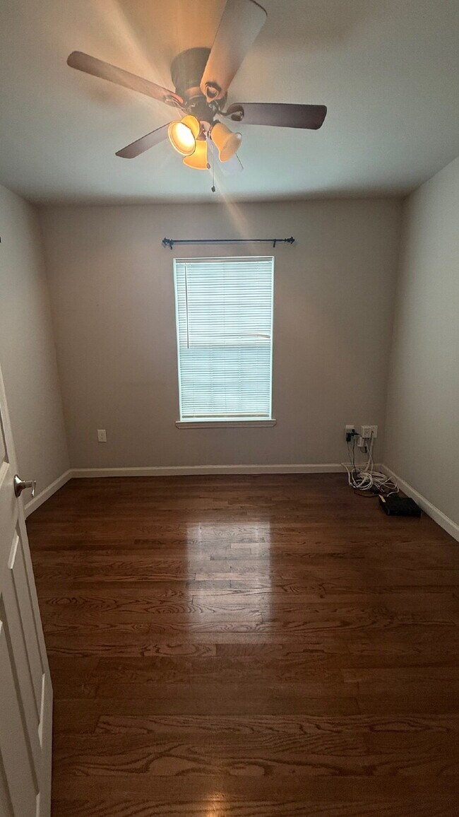 Building Photo - Newly renovated 3 bedroom 2 bath home centrally located!