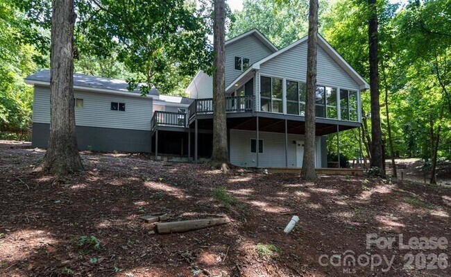 Building Photo - 280 Lakeview Shores Loop