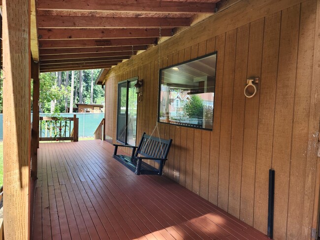 Building Photo - 3 Bedroom Rambler In Central Kitsap