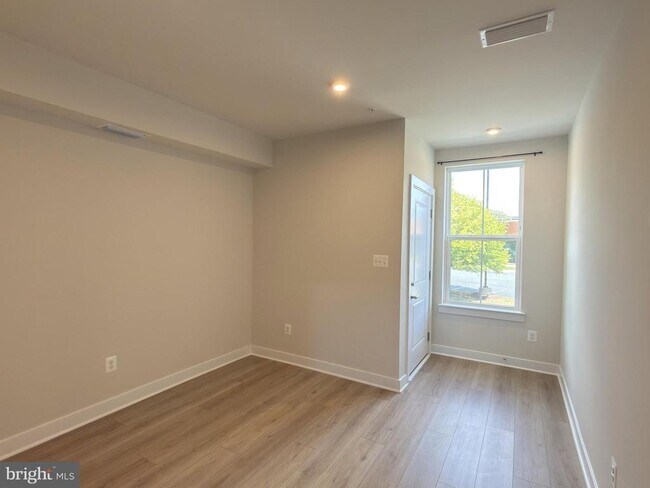 Building Photo - 14441 Albemarle Point Pl