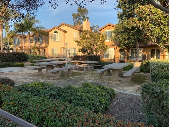 Building Photo - Beautiful 2 Bedrooms,  2.5 Bath Townhome with 2 Car Attached Garage in Ontario