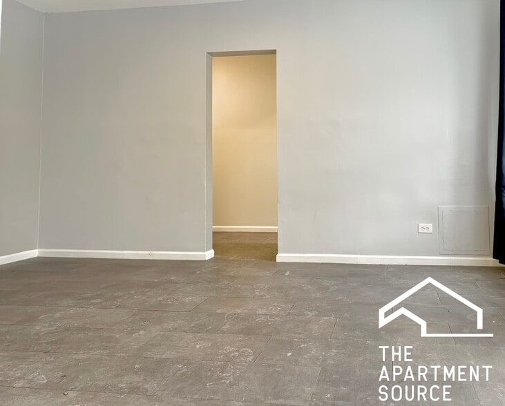 Building Photo - 6226 S Western Ave