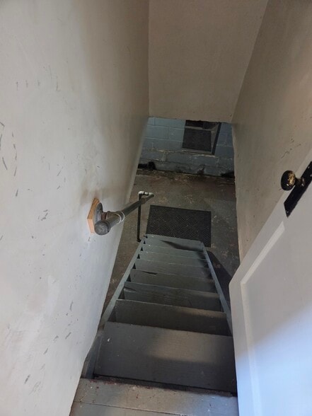 Building Photo - 343 Whiley Ave