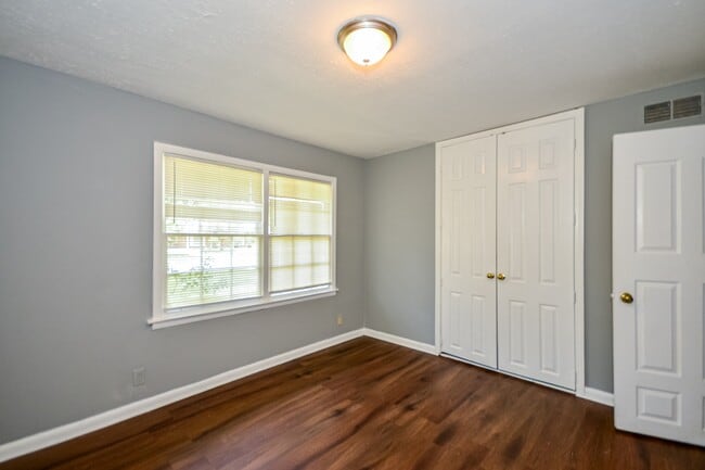 Building Photo - 4244 Sunshine Dr