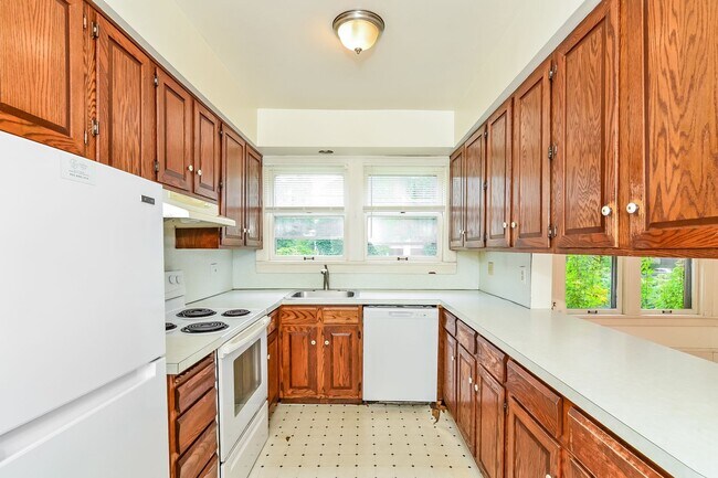 Building Photo - 509 6th St SE