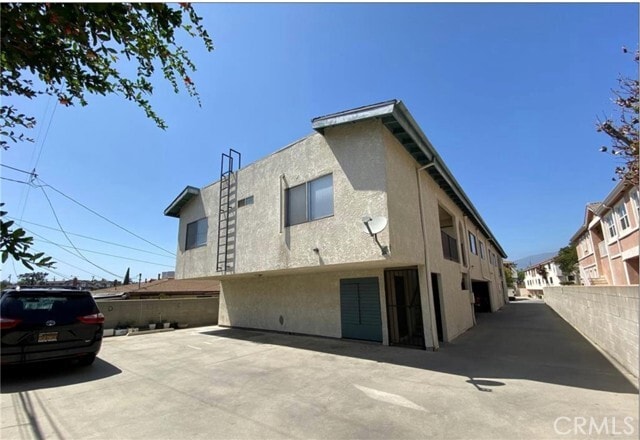 Building Photo - 832 Padilla St