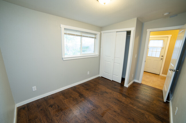 Back bedroom with large closet - 5410 Monaco St