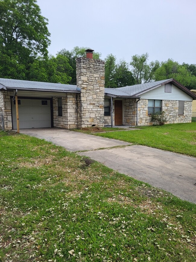 Building Photo - 1608 Linda Ln