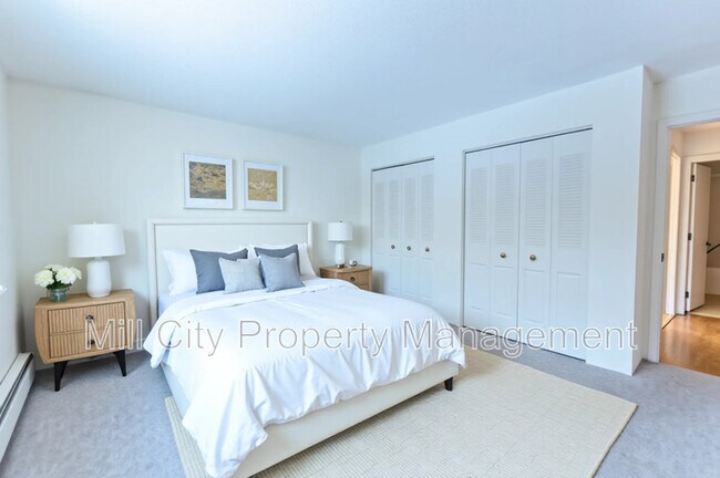 Building Photo - 23 Country Club Dr