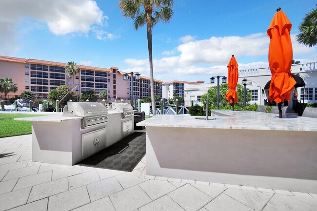 Building Photo - 2871 N Ocean Blvd
