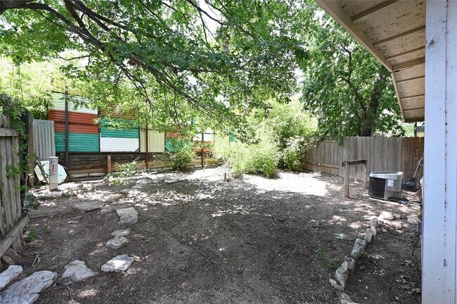 Building Photo - 1503 Valleyridge Dr