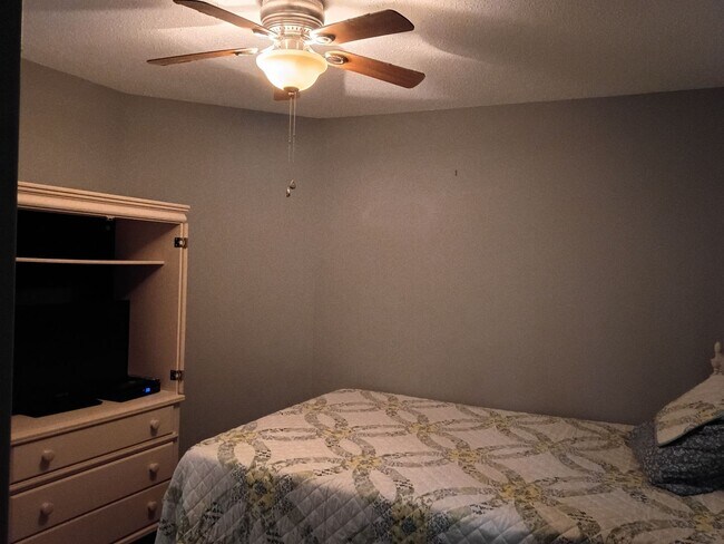 Building Photo - Golf Colony VII