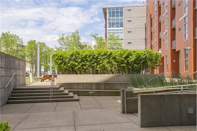 Building Photo - 2115 Yeaman Pl