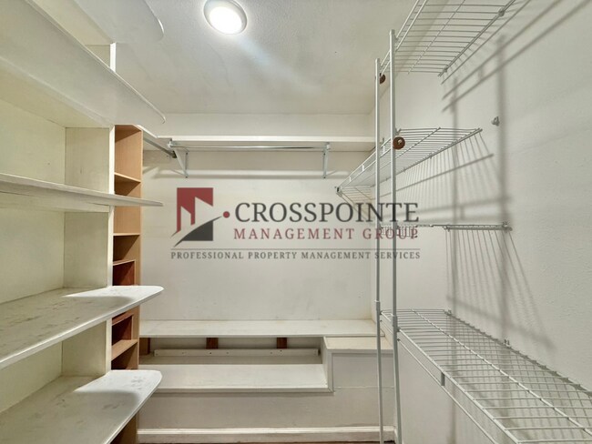 Building Photo - Waterfront 2 Bedroom, 2.5 Bathroom Home!