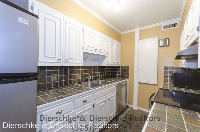 Building Photo - 1 br, 1 bath House - 220 W Twohig