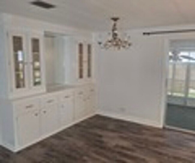 Building Photo - 612 Pine Grove Ct