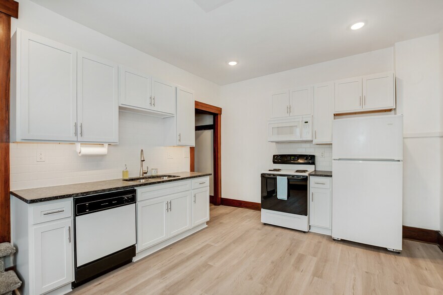 kitchen - 21-23 E Water St