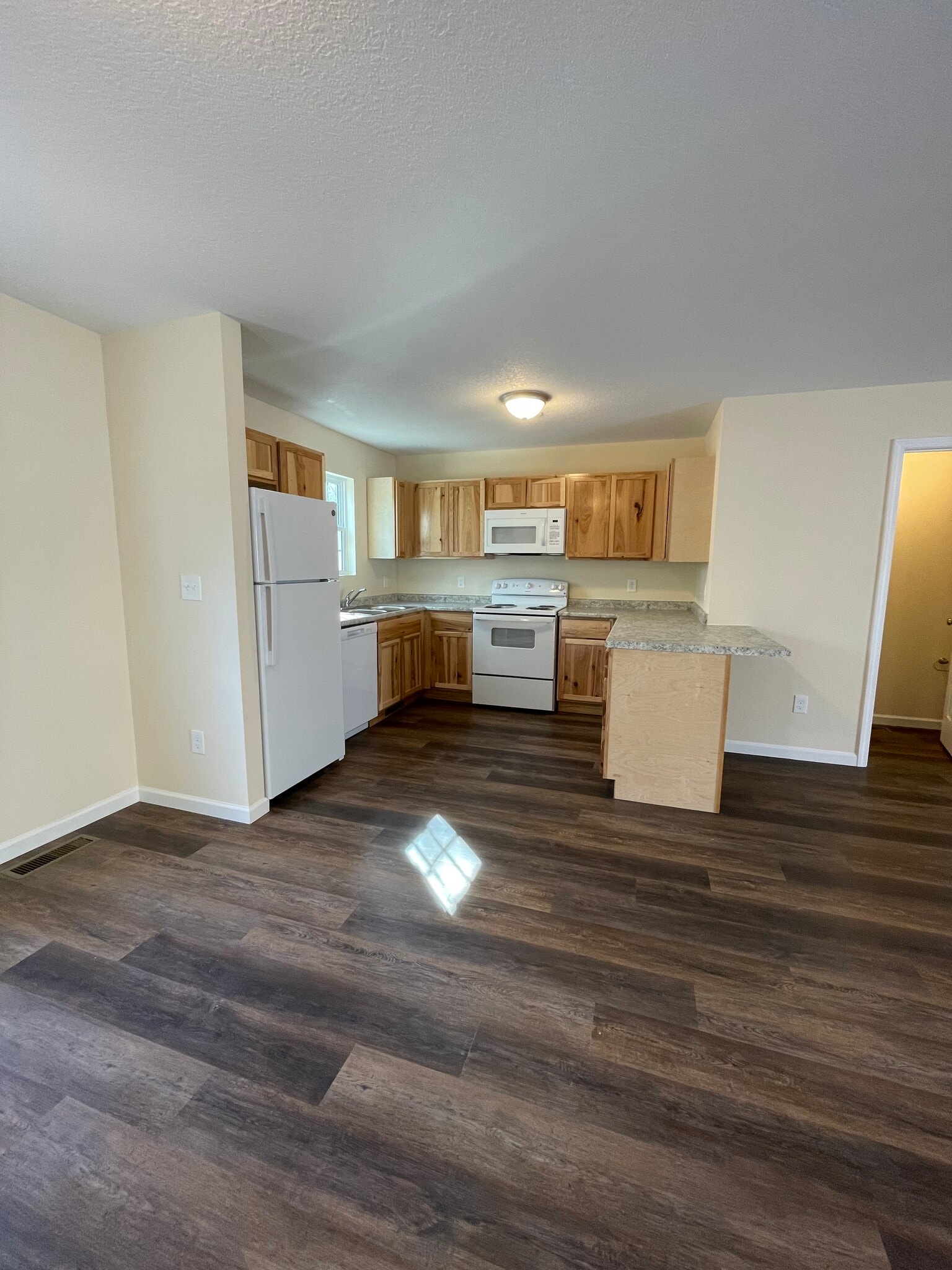 Building Photo - 640 Evans Rd