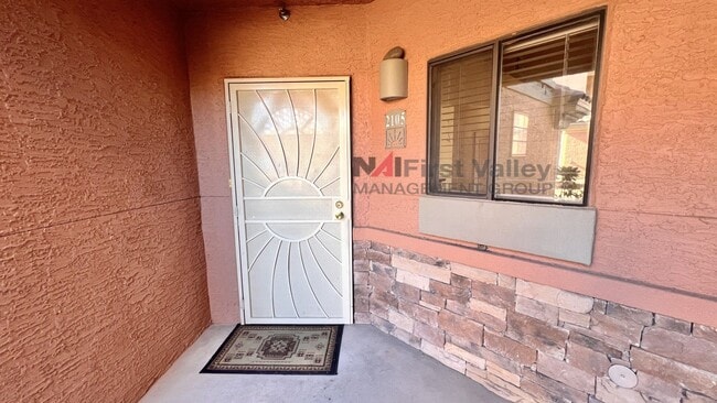 Building Photo - 2 Bedrooms, 2 Baths Ground Level