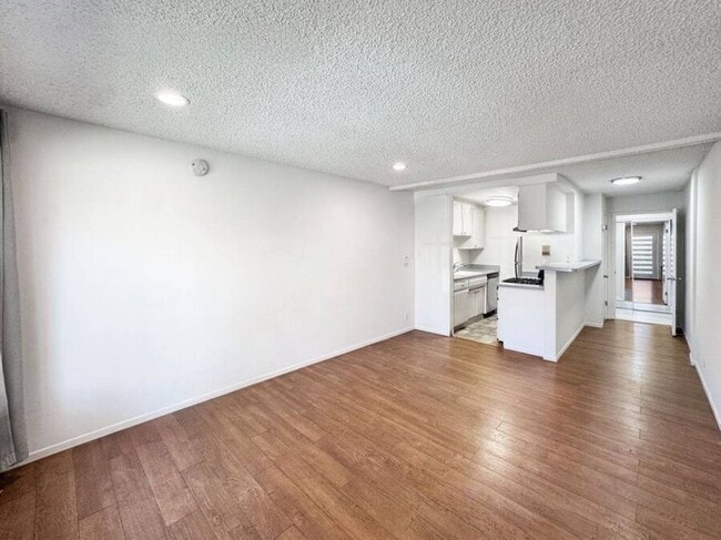 Building Photo - 2233 4th St