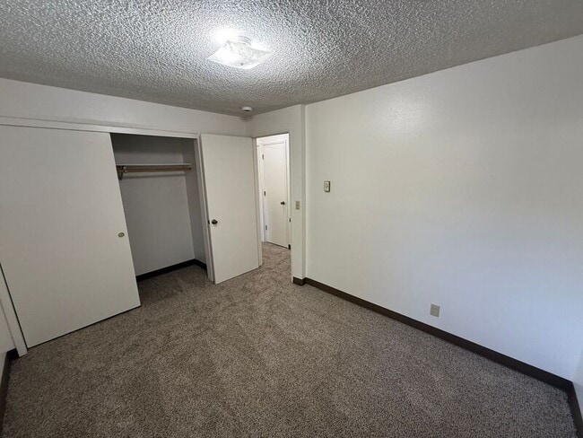 Building Photo - 3346 Willow Ct SE