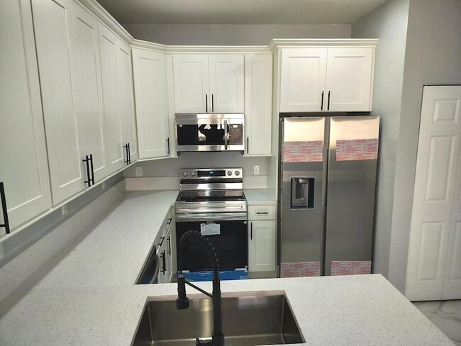 Building Photo - 826 Middleton Dr SW