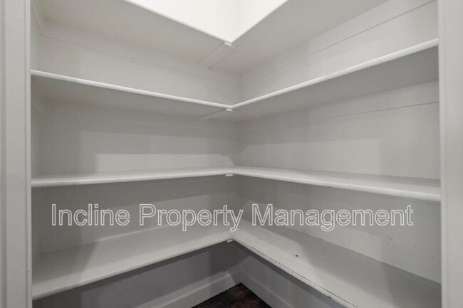 Building Photo - 5638 Island Ridge Dr