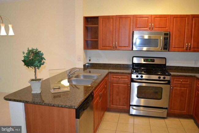 Building Photo - 12937 Centre Park Cir