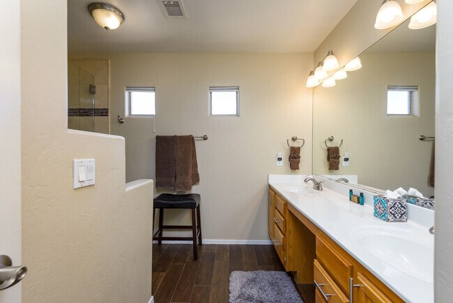 Building Photo - 9220 E Raintree Dr