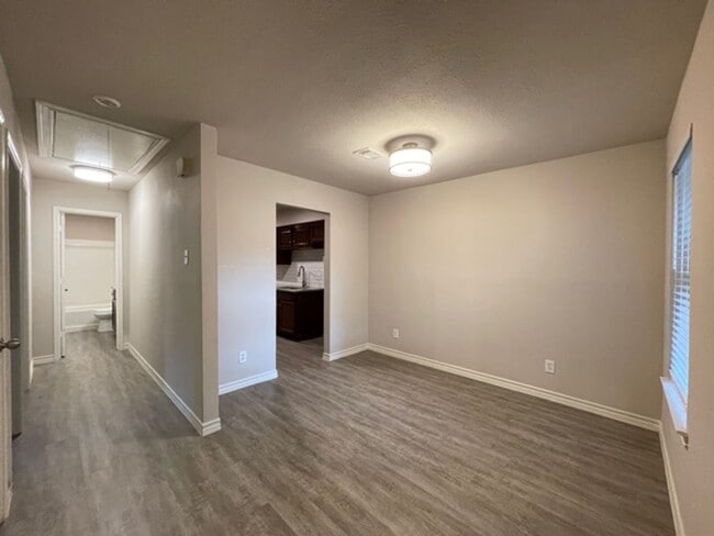 Building Photo - 1017-1019 Mullins Street