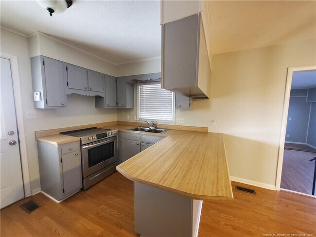 Building Photo - 1208 Cullen Dr