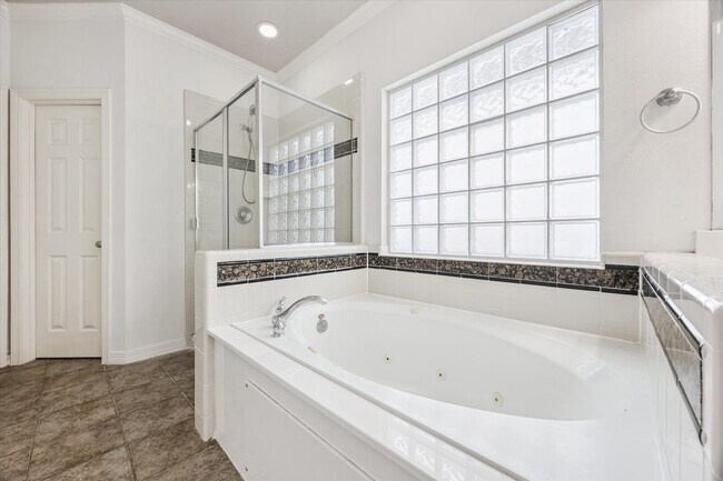 Building Photo - 116 White Dr