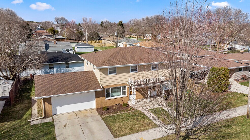 Exterior Aerial - 2614 Saemann Ave