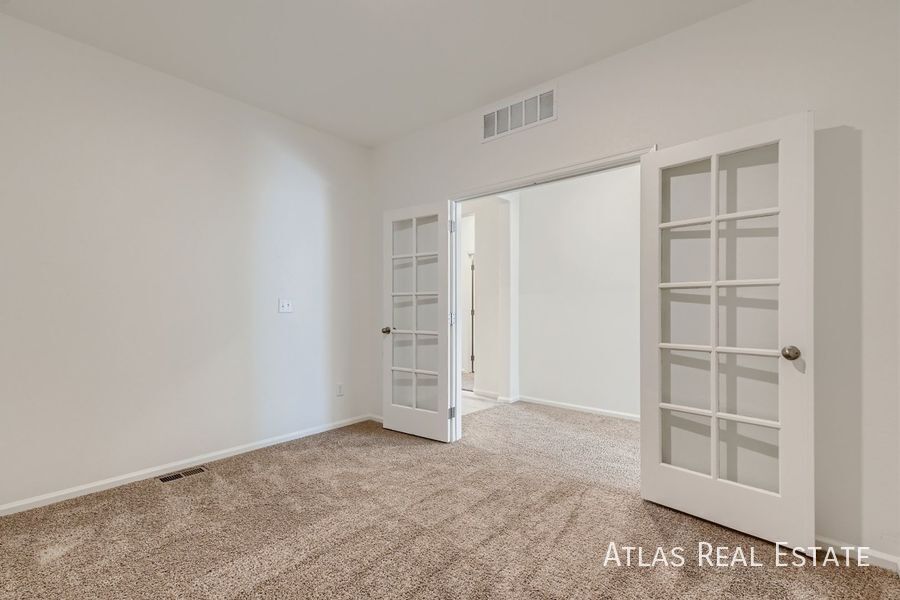 Building Photo - 987 Cascade Falls St