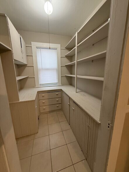 Building Photo - 913 East St