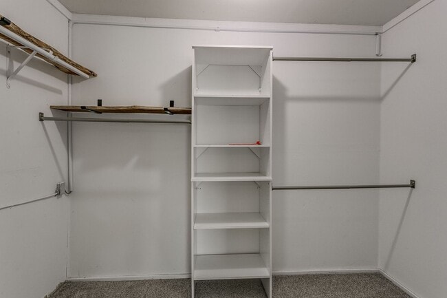 Building Photo - Spacious 4-Bedroom Home in Mature Neighbor...