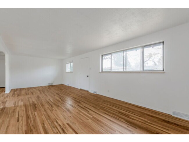 Building Photo - 6113 Holland St