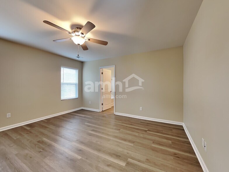 Building Photo - 350 Iveson Rd