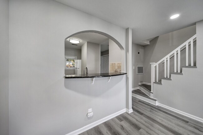 Breakfast Bar - 333 Circle Ave