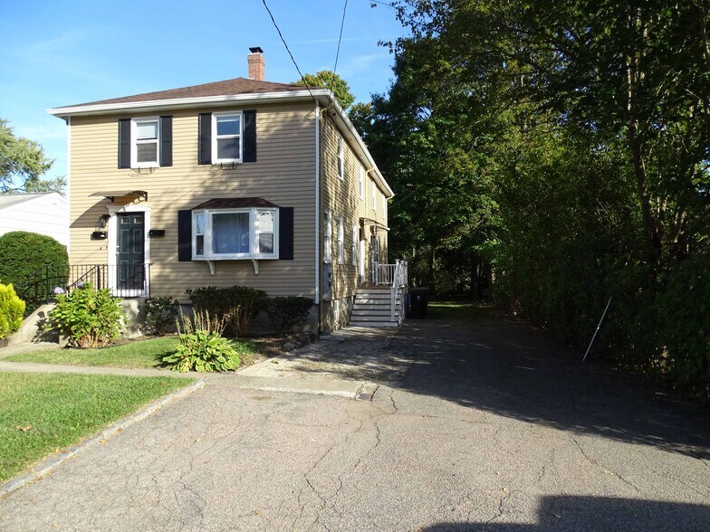 Building Photo - 303 Bishop St