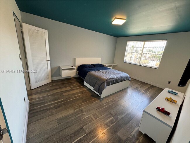 Building Photo - 4350 NW 79th Ave