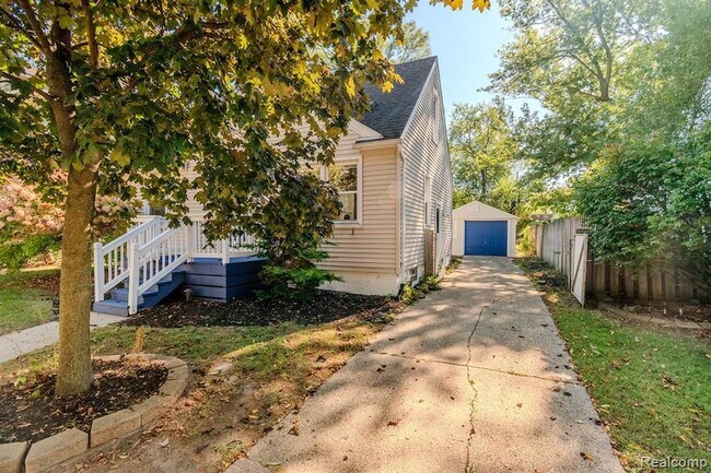 Building Photo - 1517 W Saratoga St