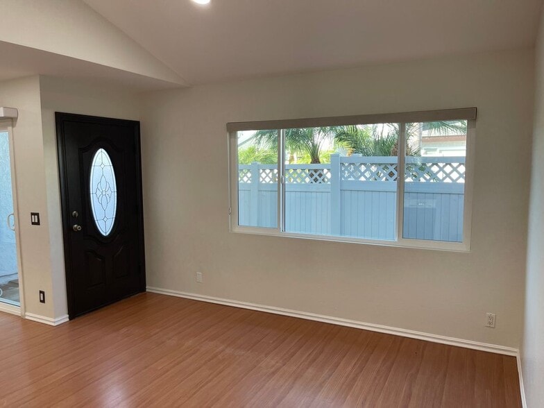 Building Photo - 228 S Esplanade St