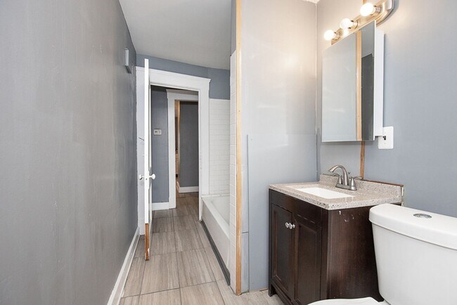 Building Photo - 2827 Avondale Ave