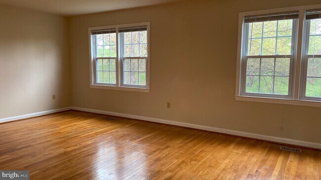 Building Photo - 4637 Linmar Ct