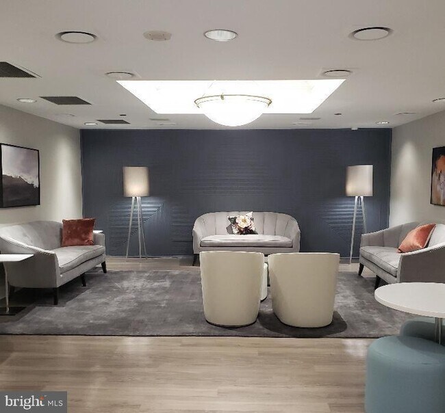 Building Photo - 1530 Key Blvd