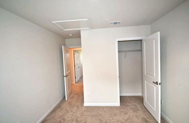 Building Photo - Gorgeous 4BR/2.5BA home in Three Rivers, triple Rockvale schools, neighborhood pool!